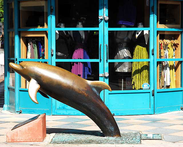 A free-standing store in the middle of the Third Street Promenade , Santa Monica