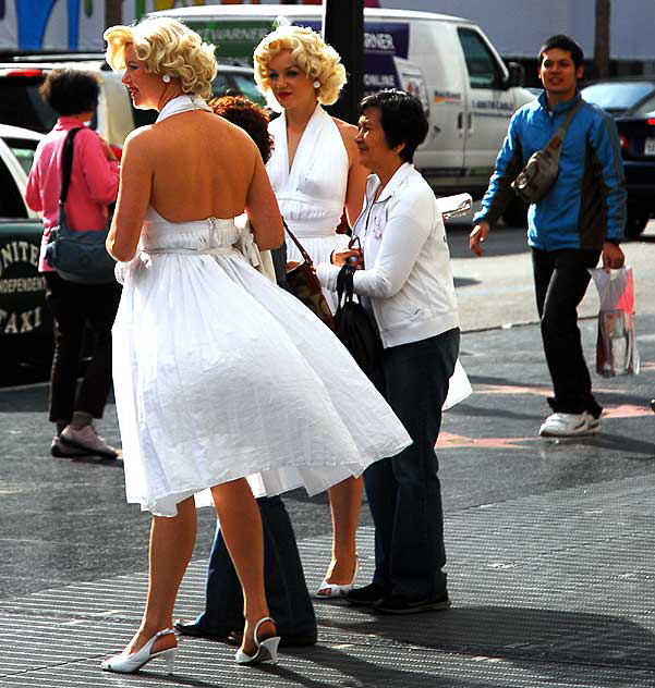Marilyn Monroe impersonators in front of the Kodak Theater, Hollywood Boulevard