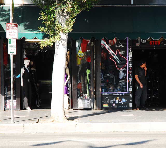 Smoke break, Hollywood Boulevard