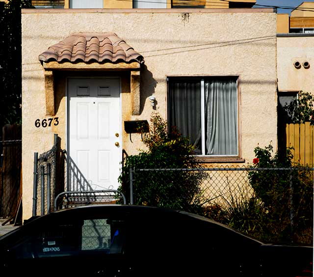 Sad bungalow - 6673 Lexington Avenue, between Las Palmas and Seward, south of Hollywood