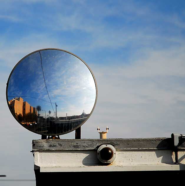 Round mirror, Lexington Avenue, between Las Palmas and Seward, south of Hollywood