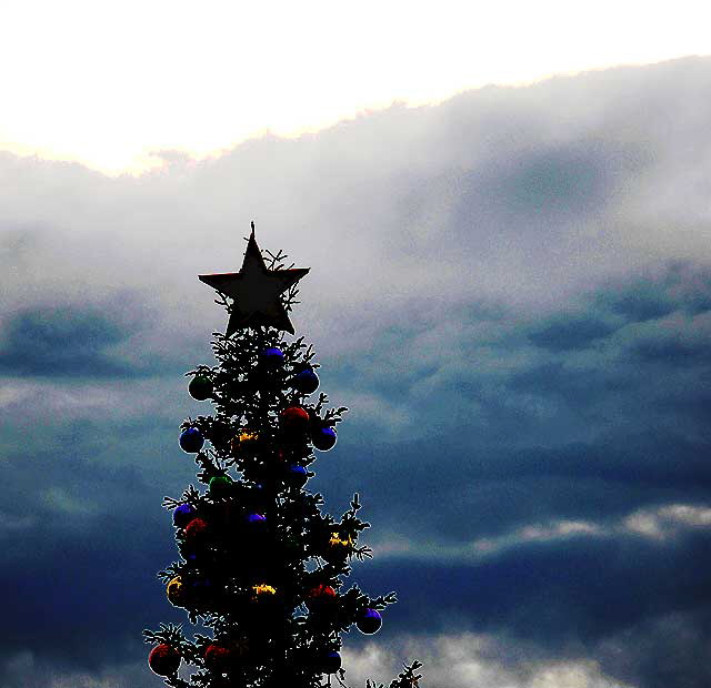 Christmas tree and clouds, Hollywood Boulevard