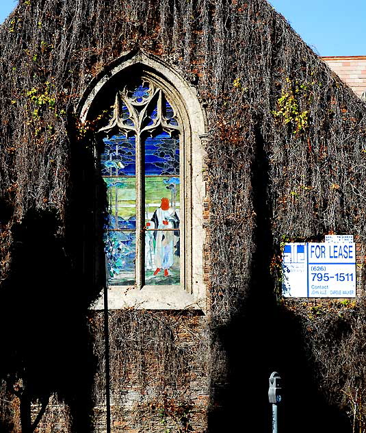 At the corner of North Marengo Avenue and Holly Street in Pasadena, across Holly from the impressive First Baptist Church, the old church  now half vacant, with some offices and a restaurant