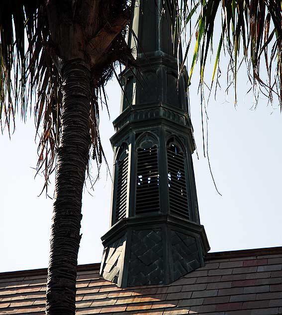 At the corner of North Marengo Avenue and Holly Street in Pasadena, across Holly from the impressive First Baptist Church, the old church  now half vacant, with some offices and a restaurant