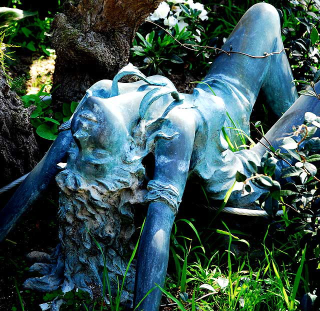 Bronze figure in beach garden, Westwind Avenue on the Marina Peninsula