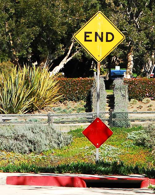 End sign, Marina Peninsula