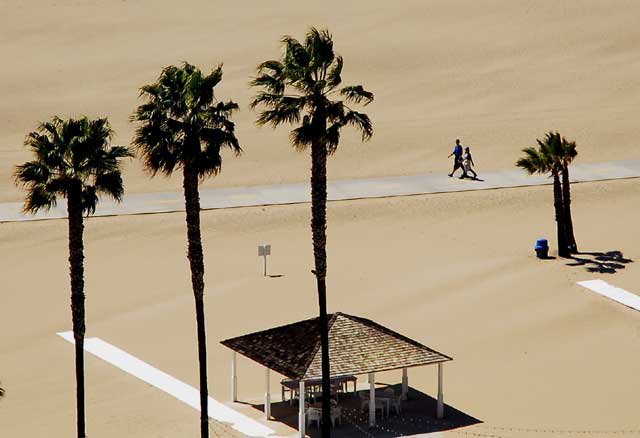 The beach at Santa Monica, noon, Monday, March 23, 2009