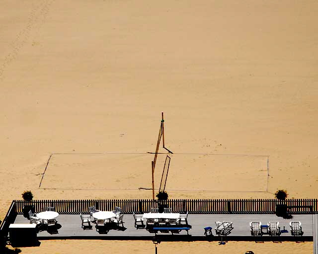 The beach at Santa Monica, noon, Monday, March 23, 2009