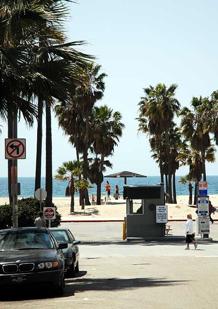 Rose Avenue at Ocean Front Walk, Venice Beach