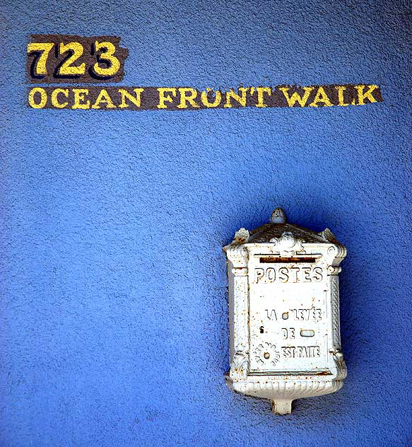 Blue wall at 723 Ocean Front Walk, Venice Beach 