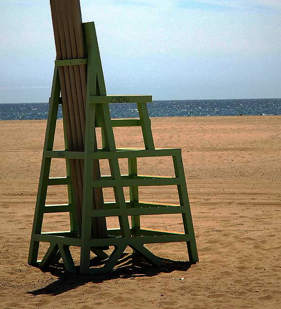 Giant chair just south of the Santa Monica Pier
