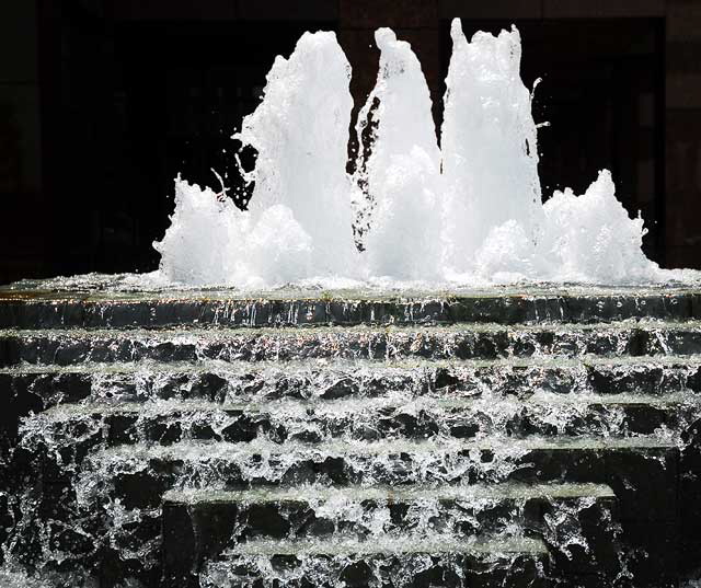 Fountain at Museum Square, Wilshire Boulevard