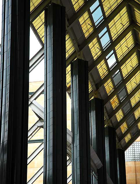 Los Angeles County Museum of Art, on Wilshire - courtyard colonnade, Renzo Piano