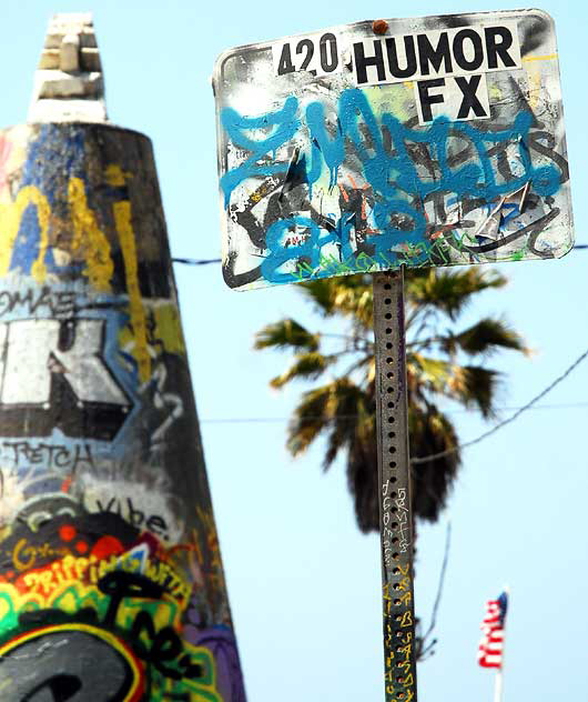 Humor FX, sign at graffiti wall, Venice Beach