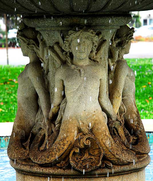 Fountain on the northwest corner of Santa Monica Boulevard and Doheny
