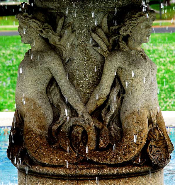 Fountain on the northwest corner of Santa Monica Boulevard and Doheny