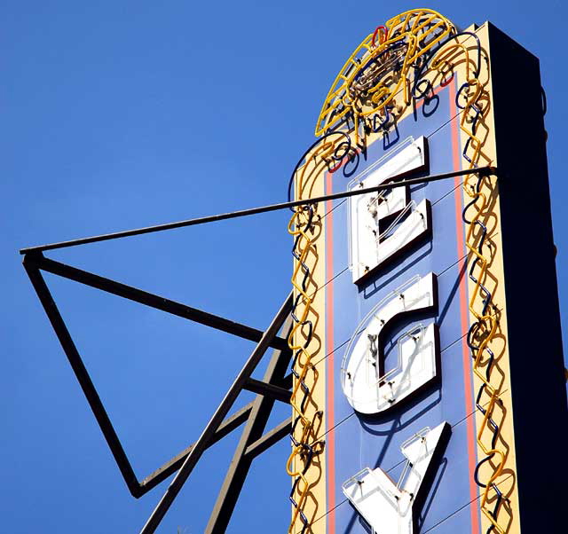 Grauman's Egyptian Theatre, Hollywood Boulevard