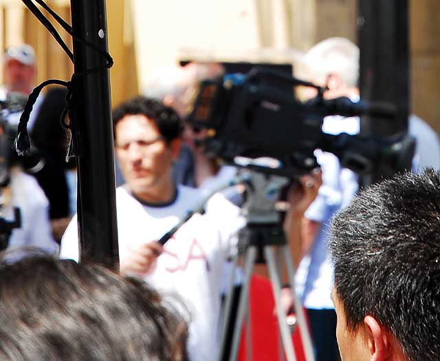 Media - Cameron Diaz receives her star in the Hollywood Walk of Fame, in front of the 1922 Grauman's Egyptian Theatre, Hollywood Boulevard - Monday, June 22, 2009