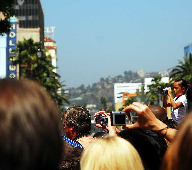 Event crowd - Cameron Diaz receives her star in the Hollywood Walk of Fame, in front of the 1922 Grauman's Egyptian Theatre, Hollywood Boulevard - Monday, June 22, 2009