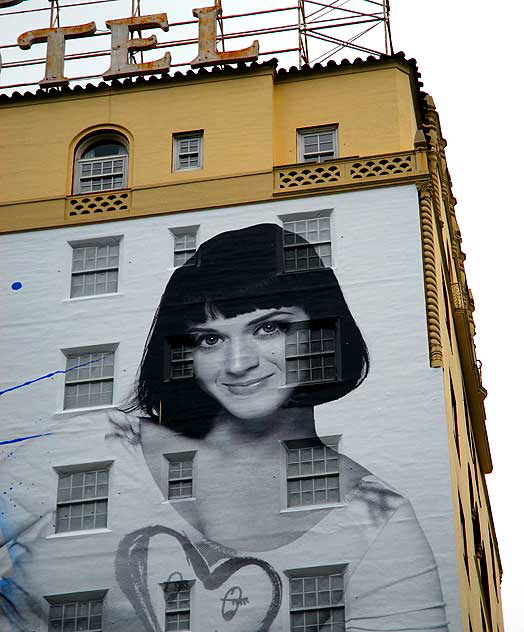 Woman on the wall of the Roosevelt Hotel