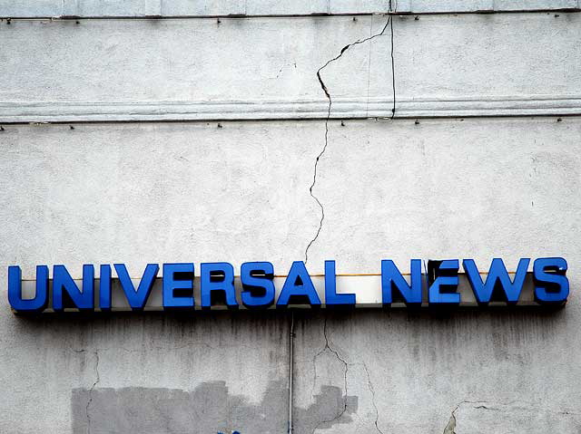 Universal News, Cherokee at Hollywood Boulevard