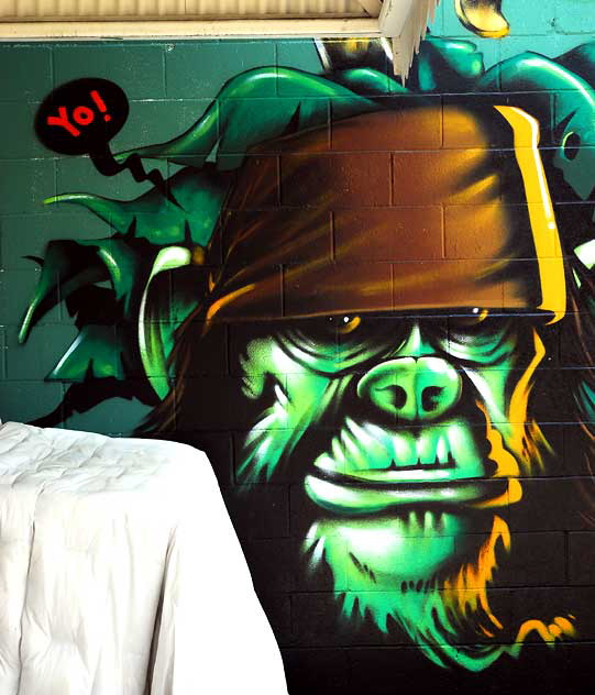 Yo! - Graffiti face, Melrose Avenue alley