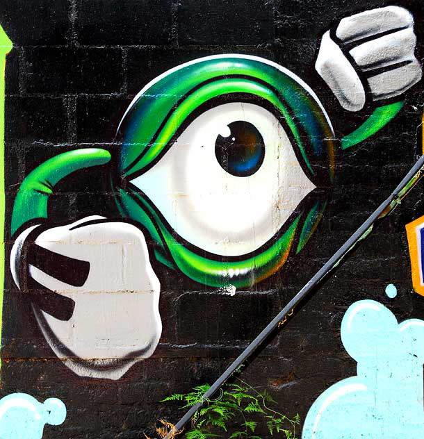 Green Eye, Melrose Avenue alley