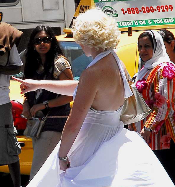 Marilyn Monroe impersonator, Hollywood Boulevard