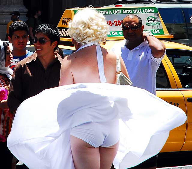 Marilyn Monroe impersonator, Hollywood Boulevard