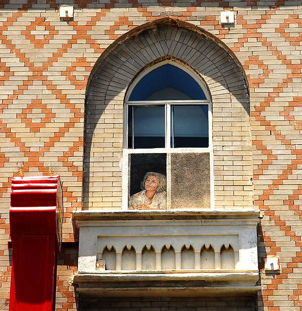 Trapped in Brick - trompe l'oeil face, Pacific and Windward, Venice Beach