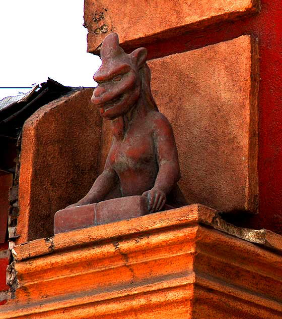 Gargoyle at the restaurant "12 Washington" - Venice Beach