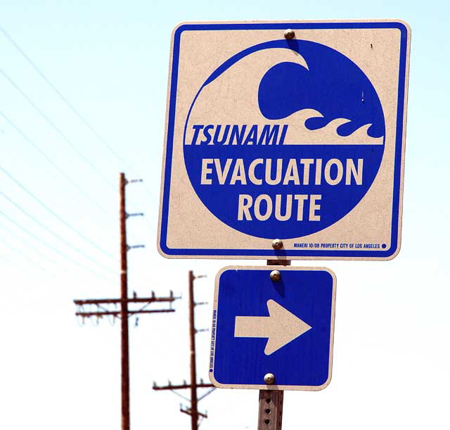 "Tsunami Evacuation Route" sign, Pacific Avenue near Washington in Venice Beach 