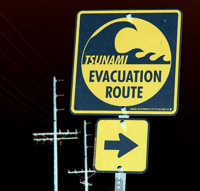 "Tsunami Evacuation Route" sign, Pacific Avenue near Washington in Venice Beach 