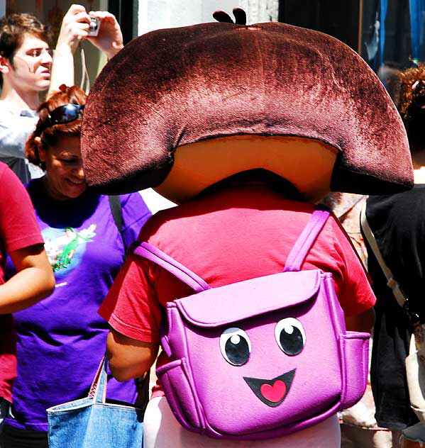 Dora the Explorer impersonator, Hollywood Boulevard