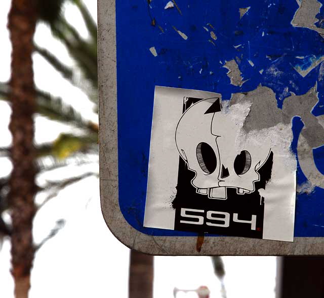 Skull sticker, Hollywood and Highland