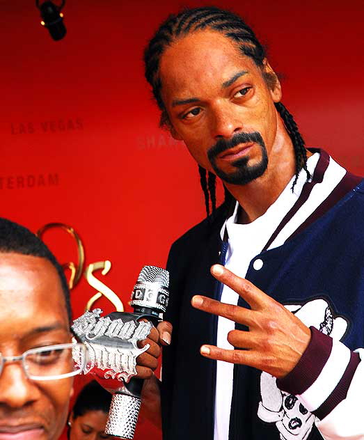 Snoop Dogg figure in courtyard of Madam Tussauds, Hollywood