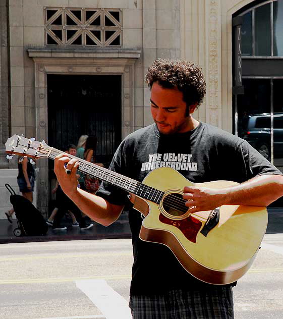 Street musician on Hollywood Boulevard, Friday, August 14, 2009