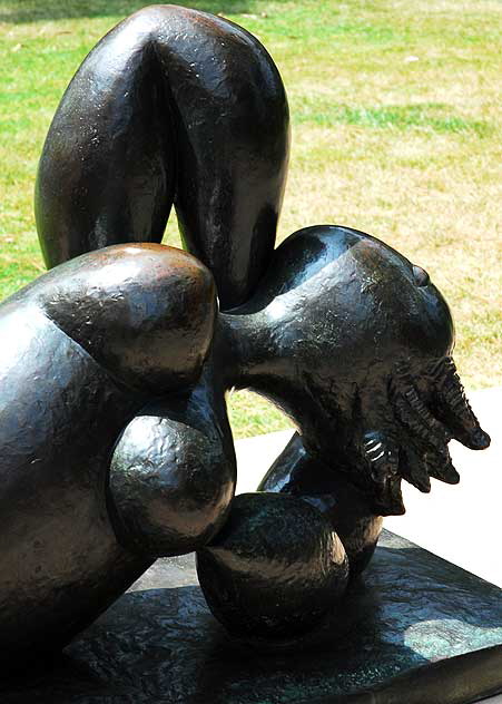Desnudo Relinado, 1970 - Francisco Zuniga - UCLA Sculpture Garden