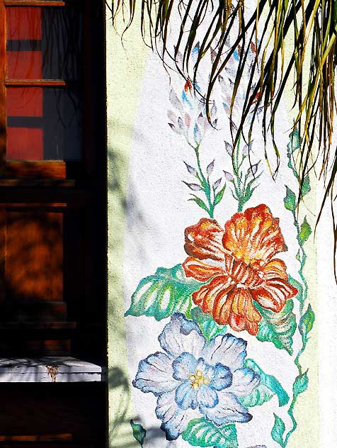 Flower mural on Cahuenga in Hollywood, just north of Sunset