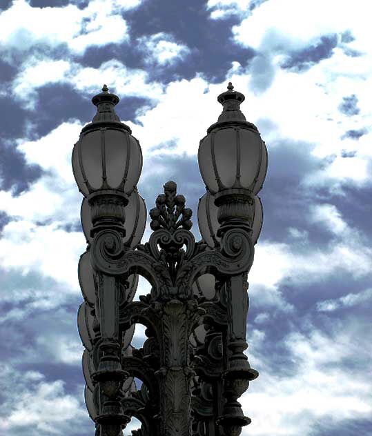 "Urban Light" - Chris Burden, 2000-2007 - at the Los Angeles County Museum of Art (LACMA), Wilshire Boulevard, Los Angeles