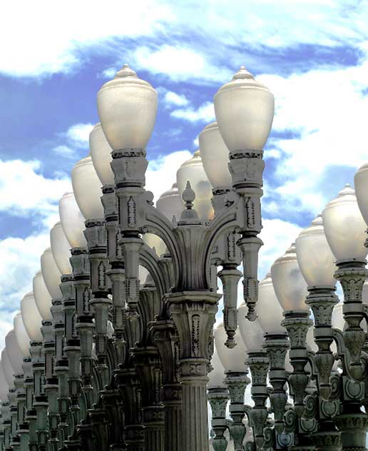 "Urban Light" - Chris Burden, 2000-2007 - at the Los Angeles County Museum of Art (LACMA), Wilshire Boulevard, Los Angeles