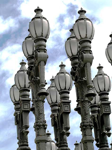 "Urban Light" - Chris Burden, 2000-2007 - at the Los Angeles County Museum of Art (LACMA), Wilshire Boulevard, Los Angeles