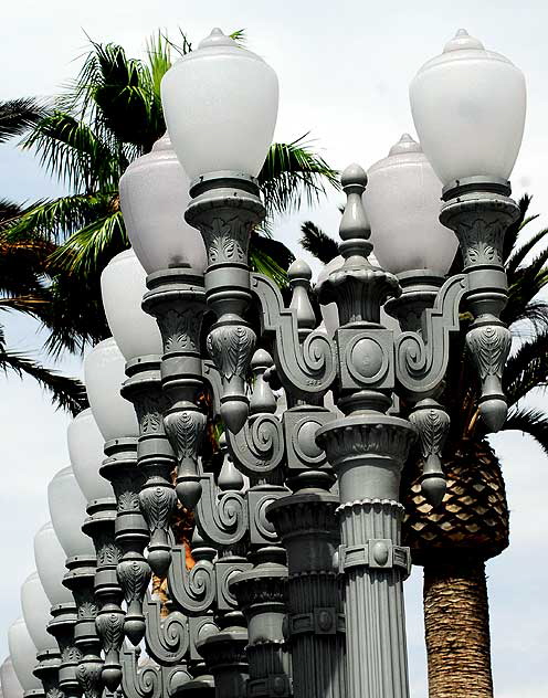 "Urban Light" - Chris Burden, 2000-2007 - at the Los Angeles County Museum of Art (LACMA), Wilshire Boulevard, Los Angeles