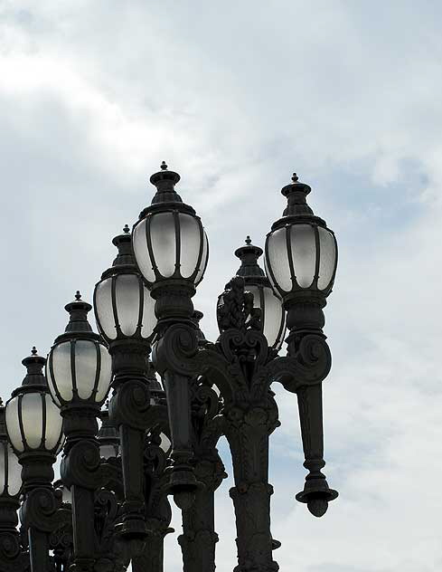 "Urban Light" - Chris Burden, 2000-2007 - at the Los Angeles County Museum of Art (LACMA), Wilshire Boulevard, Los Angeles