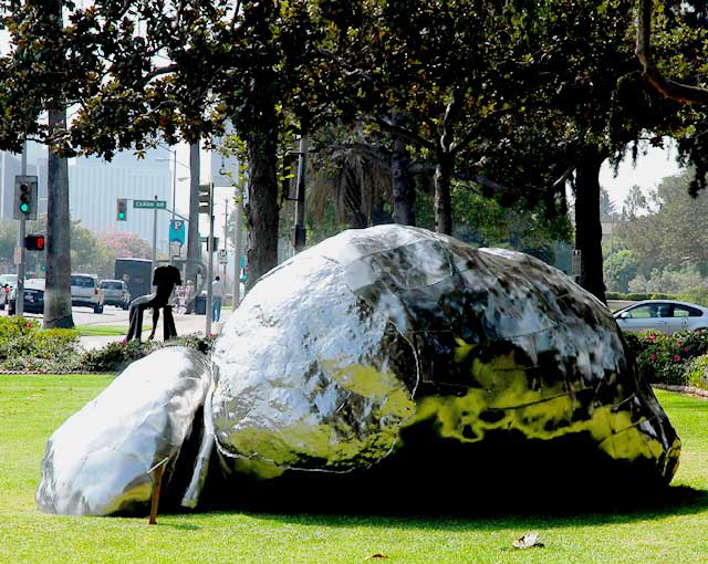 "Erratic" (2007) by Roxy Paine, at Santa Monica Boulevard and Crescent Drive, Beverly Gardens Park, Beverly Hills, California 