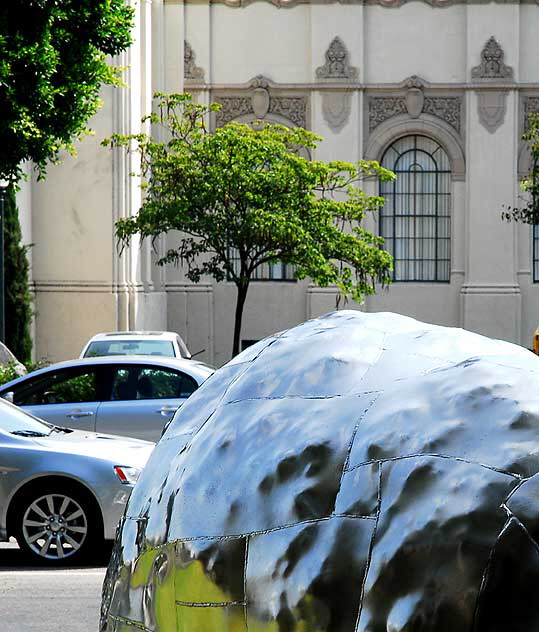 "Erratic" (2007) by Roxy Paine, at Santa Monica Boulevard and Crescent Drive, Beverly Gardens Park, Beverly Hills, California 