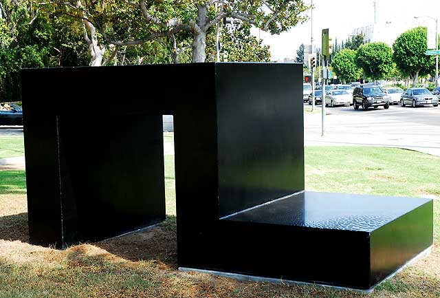 Unidentified (unmarked) geometric sculpture, at Santa Monica Boulevard and Crescent Drive, Beverly Gardens Park, Beverly Hills