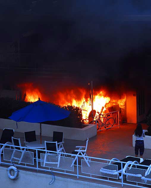 Apartment fire at 1606 North Laurel Avenue, Sunday morning, October 25, 2009