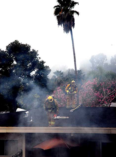 Apartment fire at 1606 North Laurel Avenue, Sunday morning, October 25, 2009