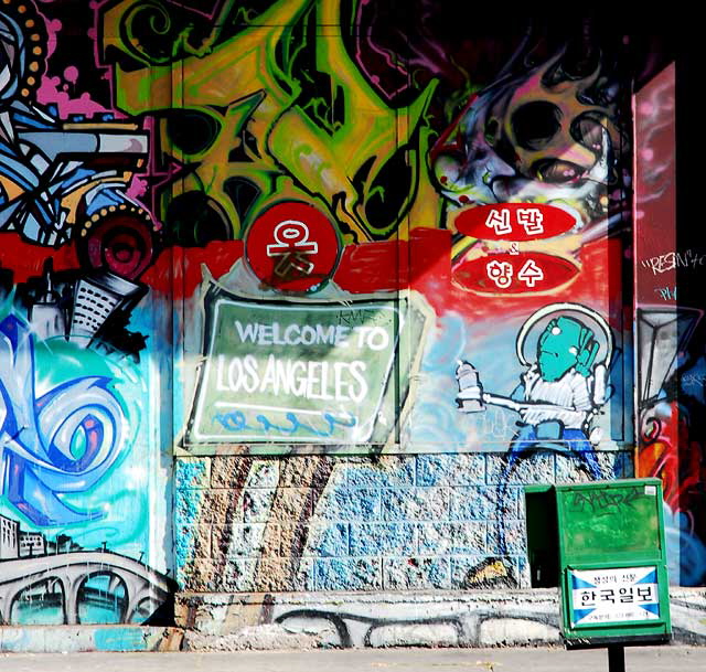 "Los Angeles: The Living City" - mural by Sandra Drinning, 1990-1991 - H & K Supermarket, Western Avenue at 1st - photographed on Tuesday, November 3, 2009